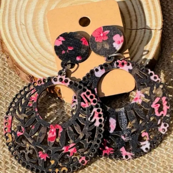 2/30$ Or 3/$35 Floral Black and Pink Wooden Earrings-(#0121) - Picture 1 of 2
